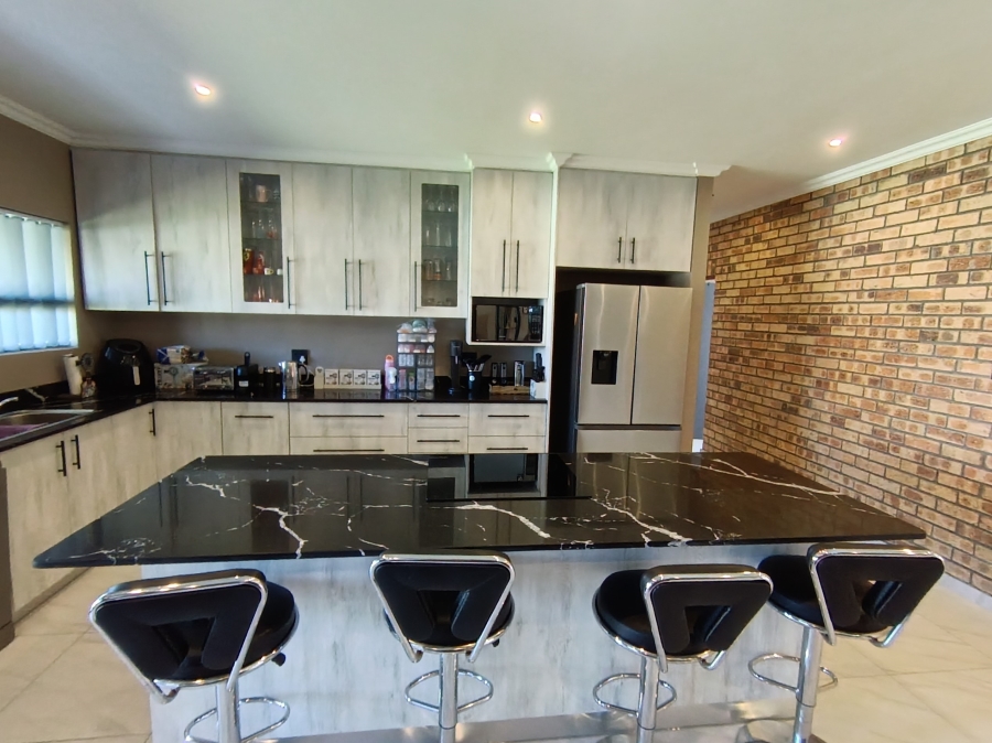 3 Bedroom Property for Sale in Wavecrest Eastern Cape